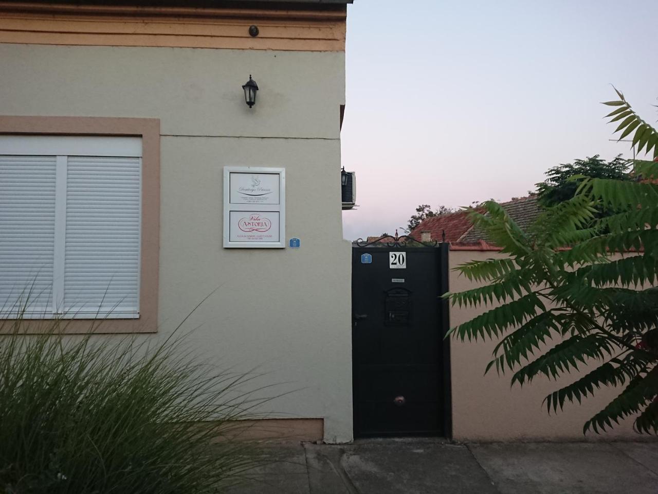 Guest House A'Storia Ruma Exterior foto